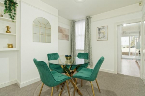 Immaculate 3-Bed House in Chatham